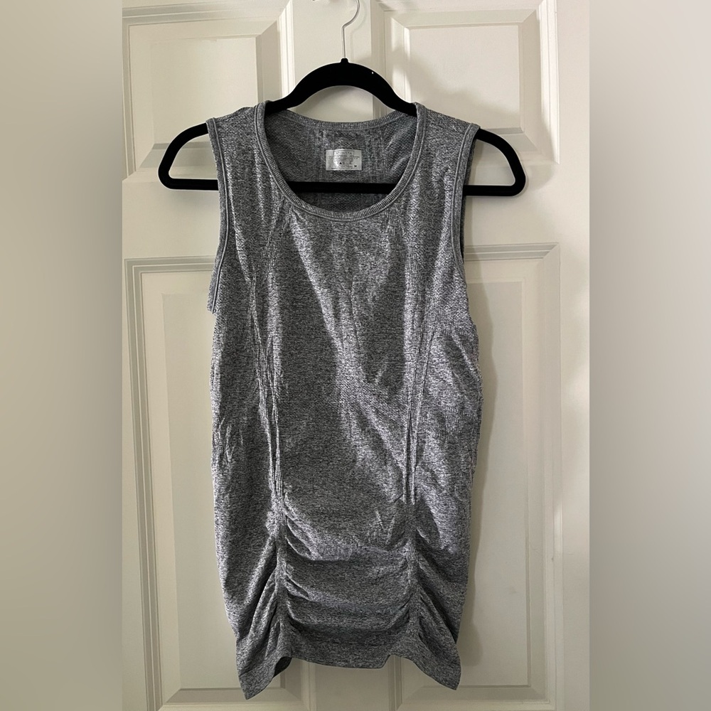 Athleta Heathered Gray Ruched Workout Tank with Ribbed Detail Sz M Workout Yoga